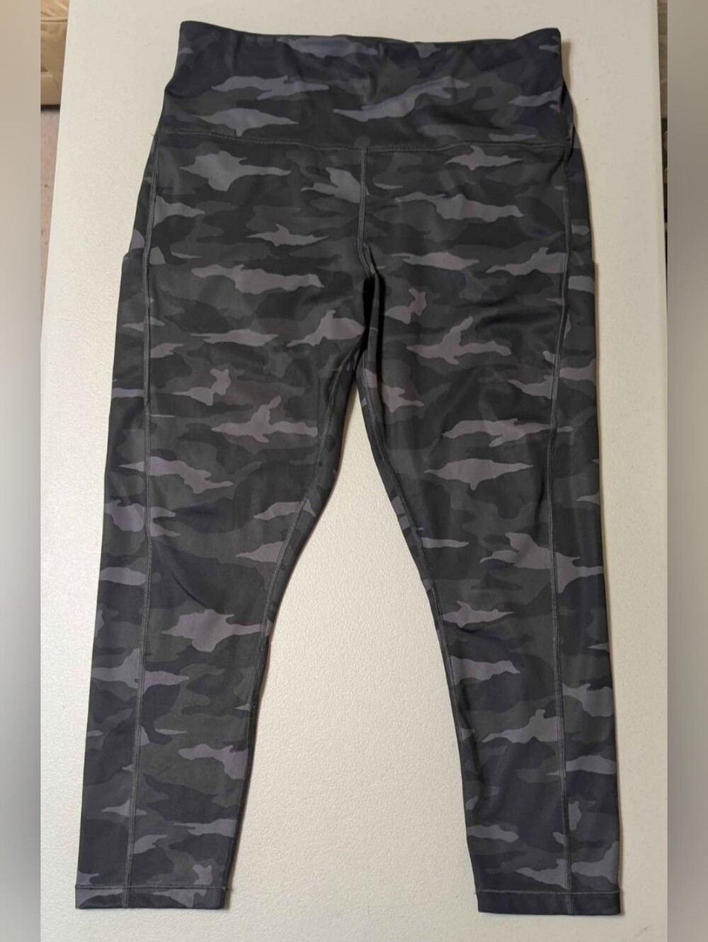 1X Athleta black camo leggings